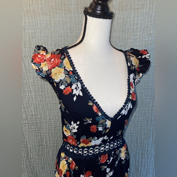 3/$25 NWT LUXXEL Floral hi-low Dress SZ Lrg - Picture 4 of 14
